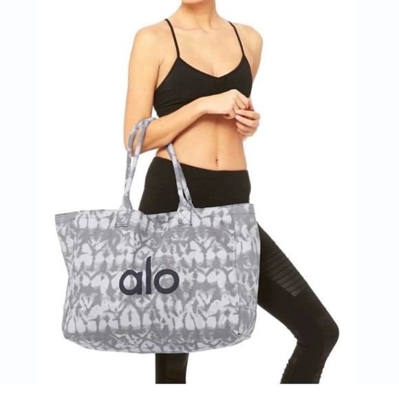 New ALO Yoga Monochrome Tie-Dye Tote - Picture 3 of 4